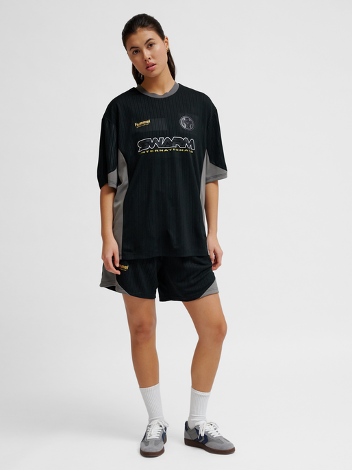 hmlLOOSE FB JERSEY S/S TOPSCORER, BLACK, model