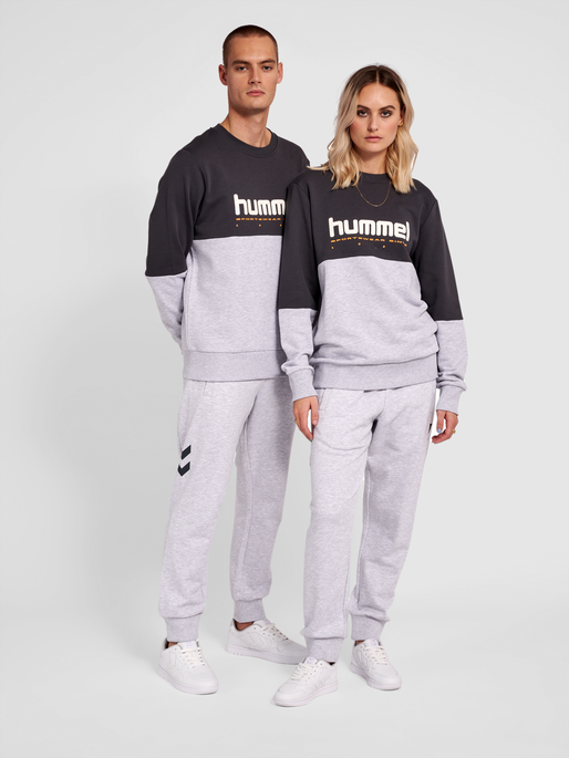 hmlLGC MANFRED SWEATSHIRT, LIGHT GREY MELANGE, model