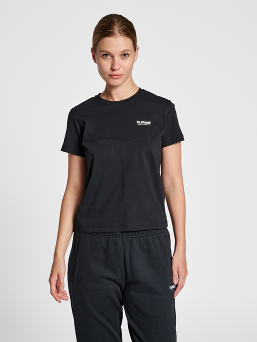 hmlLGC KRISTY SHORT T-SHIRT, BLACK, model