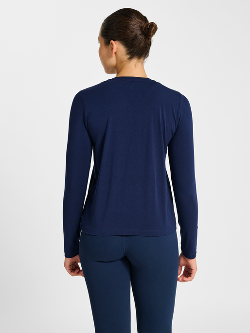 hmlYOGA SOFT LOOSE W T-SHIRT LS, DRESS BLUES, model