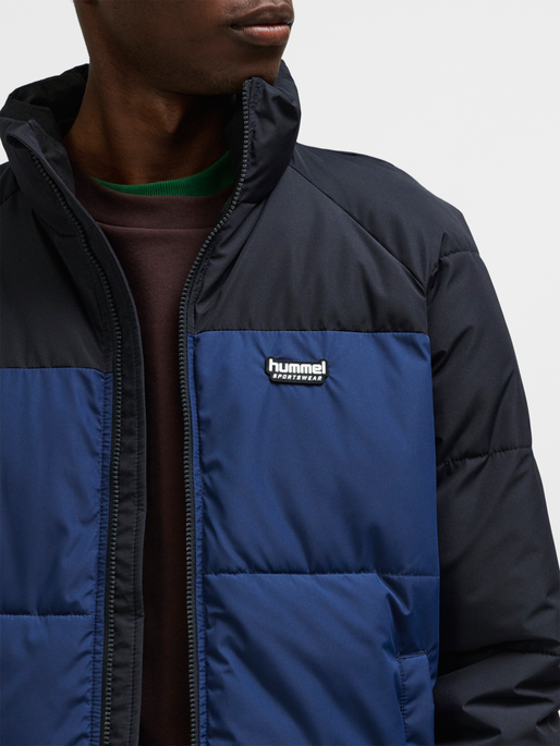 hmlPUFF JACKET SHORT SPORTSWEAR, DRESS BLUES, model