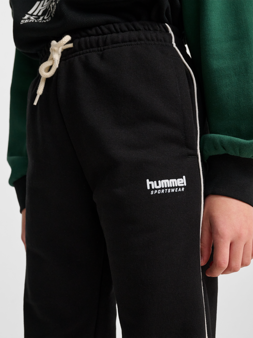 hmlJR LOOSE SWEATPANT PIPING, BLACK, model