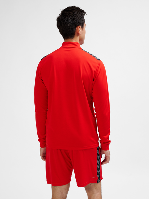 hmlAUTHENTIC HALF ZIP SWEAT, TRUE RED, model