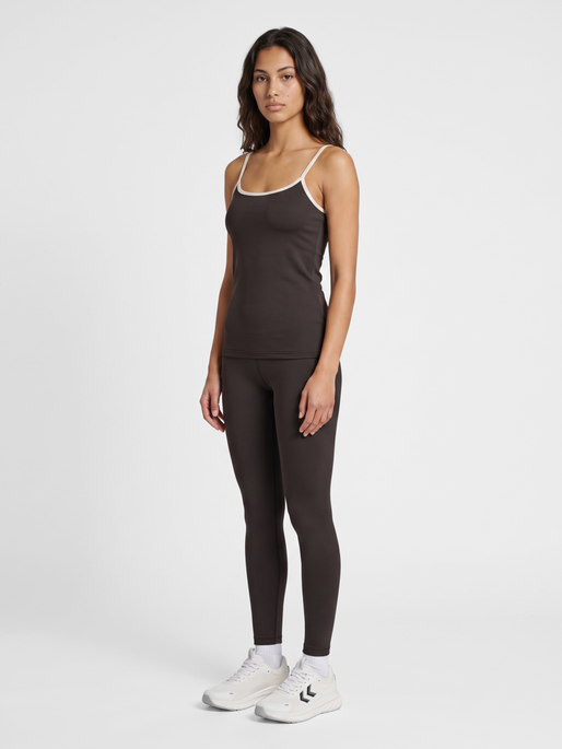hmlBALANCE SPORTS TOP, AFTER DARK, model