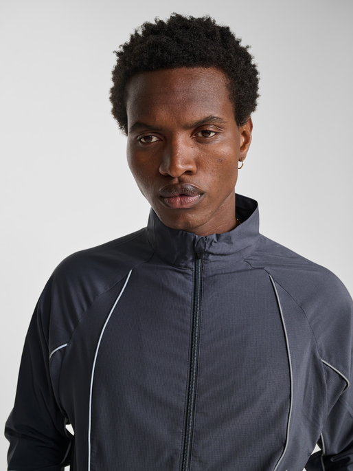 hmlPULSE WOVEN ZIP JACKET, EBONY, model