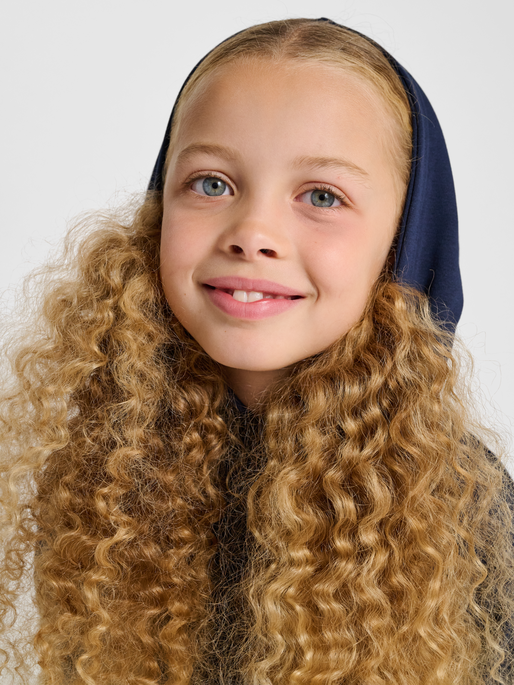 hmlJR GRAPHIC HOODIE, DRESS BLUES, model