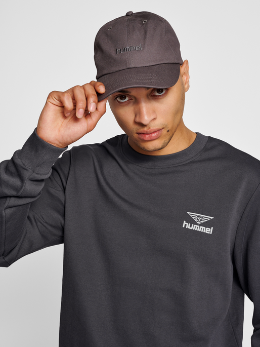 hmlLGC LOYALTY SWEATHIRT, BLACKENED PEARL, model