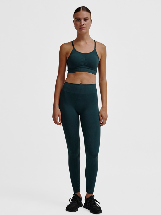 hmlMT DEFINE SEAML SCRUNCH TIGHTS, GREEN GABLES, model