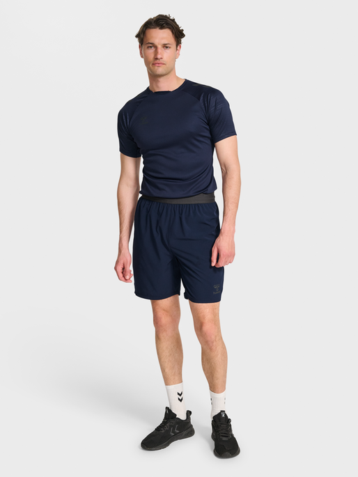 hmlPRO TRAINING SHORTS, MARINE, model