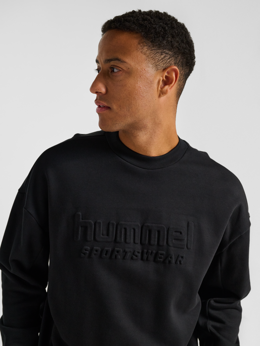 hmlBOXY CREW LOGO, BLACK, model
