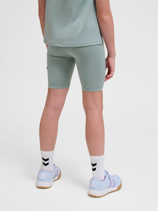 hmlLUNA TIGHTS SHORTS, ICEBERG GREEN, model