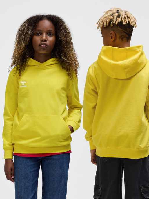 hmlGO 2.0 HOODIE KIDS, BLAZING YELLOW, model