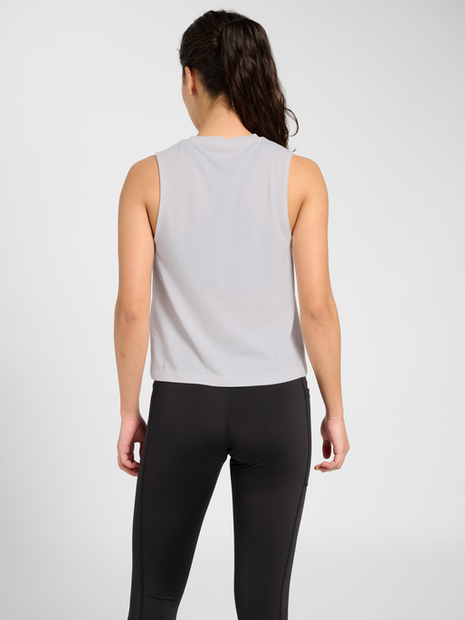 hmlMT VANJA SHORT MUSCLE TANKTOP, WHITE, model