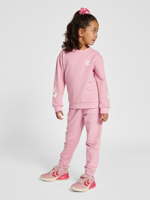 hmlVENTI TRACKSUIT, ZEPHYR, model