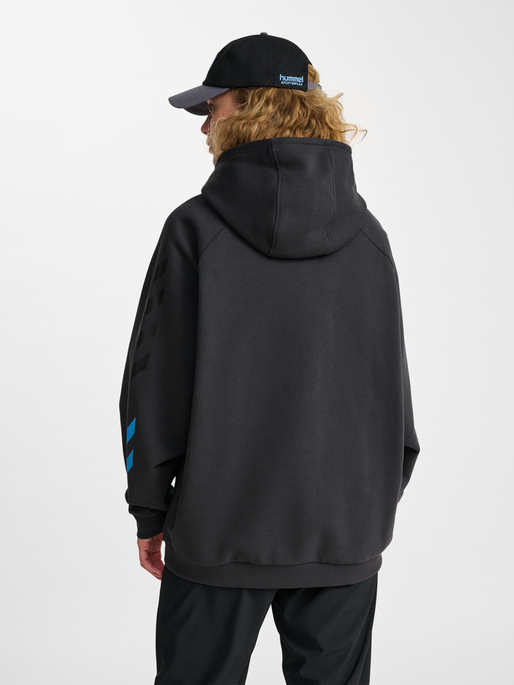 hmlOVERSIZED HOODIE SW EL PASO, EBONY, model