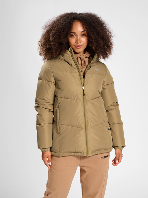 hmlLGC MIA PUFF JACKET, TIGERS EYE, model