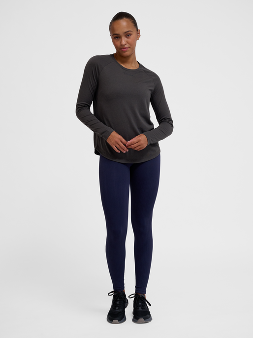 hmlMT VANJA T-SHIRT L/S, ESPRESSO, model