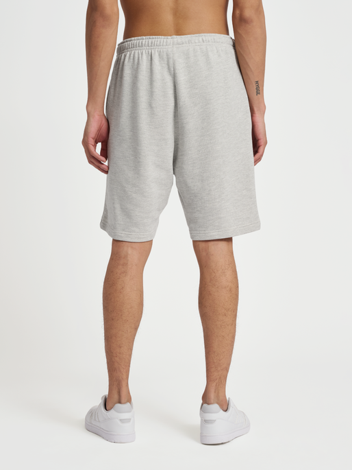 hmlHIVE LUCAS SWEATSHORTS, 2006, model
