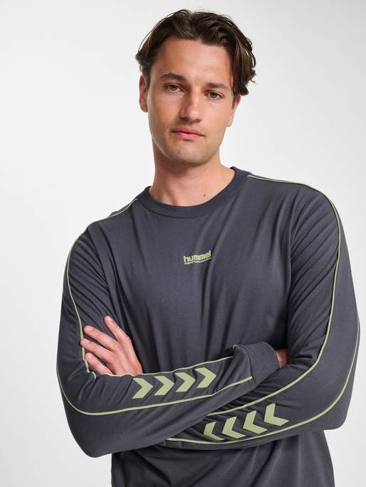 hmlPULSE PIPING T-SHIRT L/S, BLACKENED PEARL, model