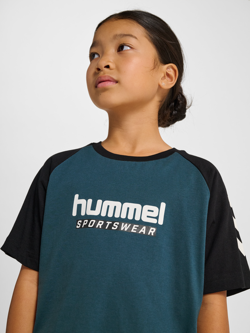 hmlJR LOGO T-SHIRT S/S, STARGAZER, model