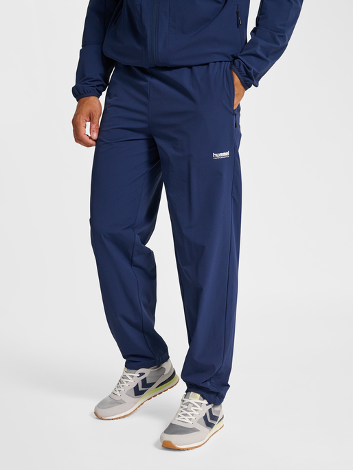 hmlPULSE PANTS, DRESS BLUES, model