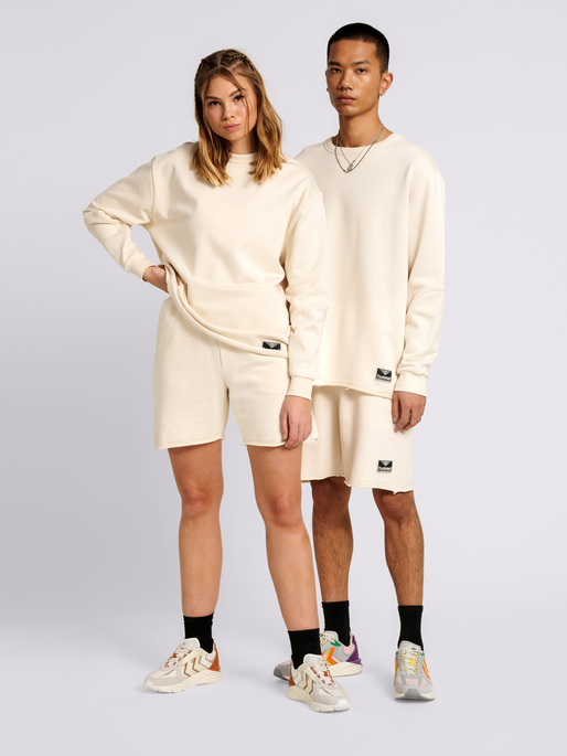 hmlYOUR LOOSE SWEATSHIRT, 9999, model