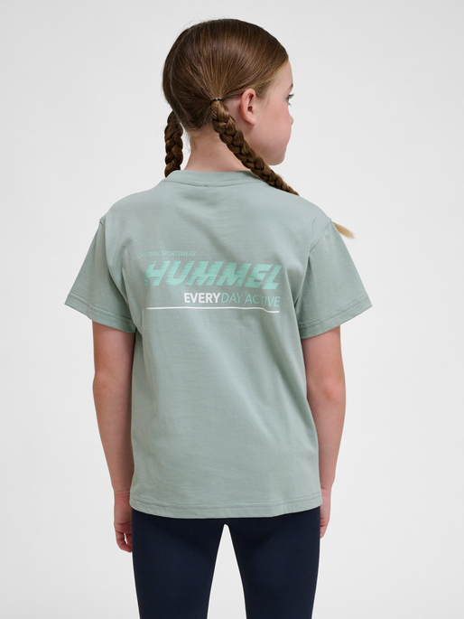 hmlELLA T-SHIRT S/S, ICEBERG GREEN, model