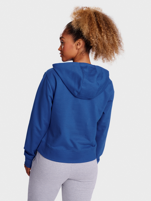hmlGO 2.0 HOODIE WOMAN, TRUE BLUE, model