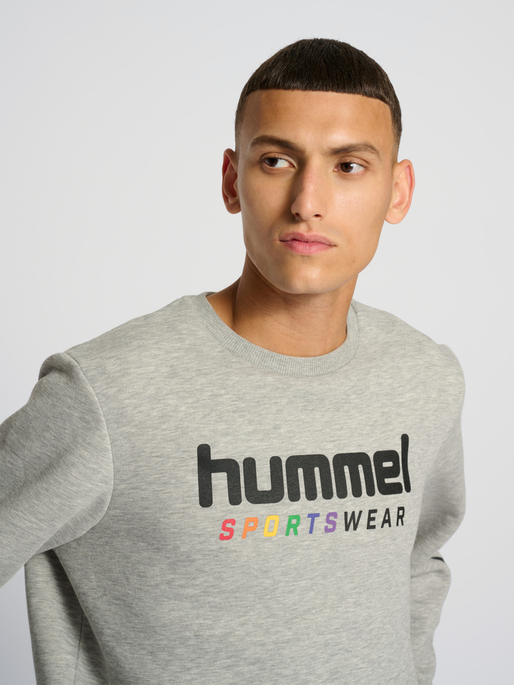 hmlRAINBOW SPORTSWEAR SWEATSHIRT, 2006, model