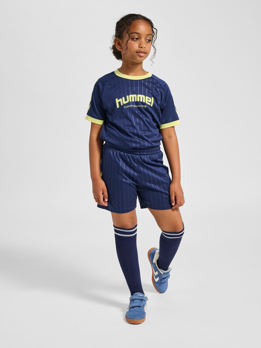 hmlJR GOAL STRIPE SHORTS, DRESS BLUES, model