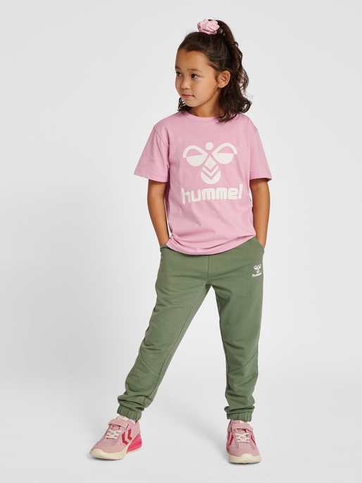 hmlTRES T-SHIRT S/S, ZEPHYR, model