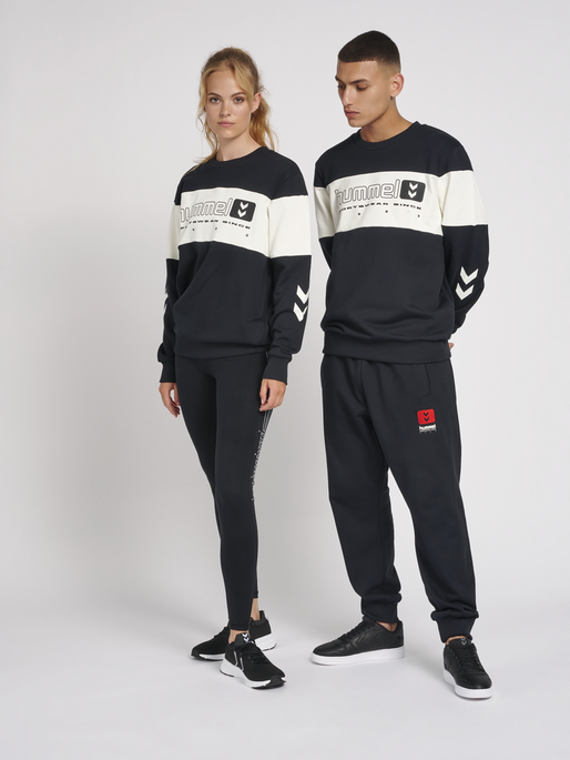 hmlLGC MUSA SWEATSHIRT, 2001, model