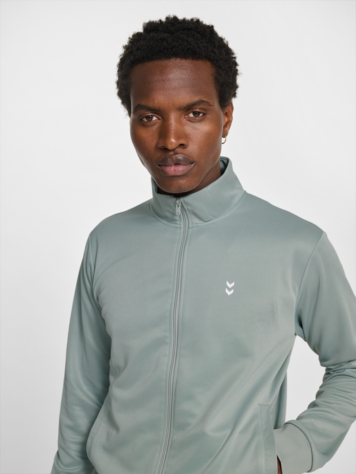 hmlPULSE TRACKSUIT, BELGIAN BLOCK, model