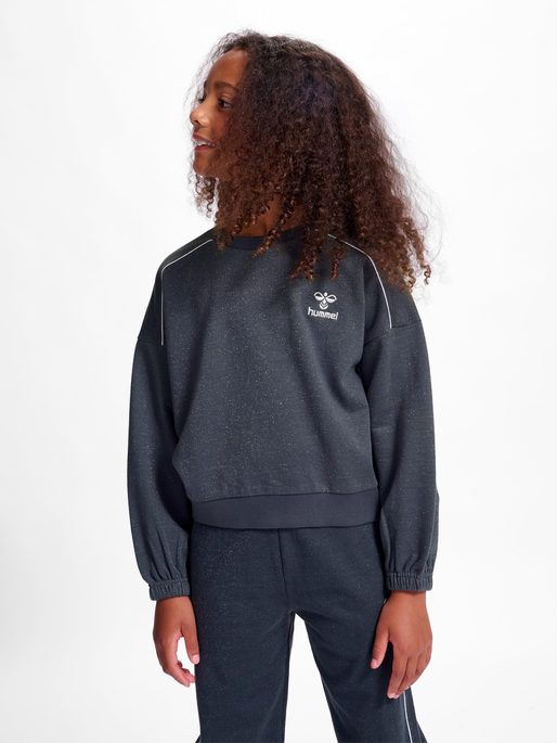 hmlGIZELA SWEATSHIRT, OMBRE BLUE, model