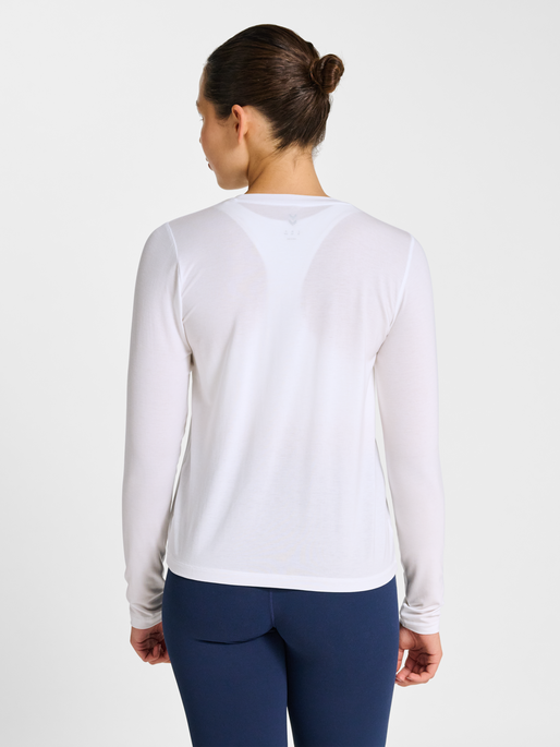 hmlYOGA SOFT LOOSE W T-SHIRT LS, WHITE, model