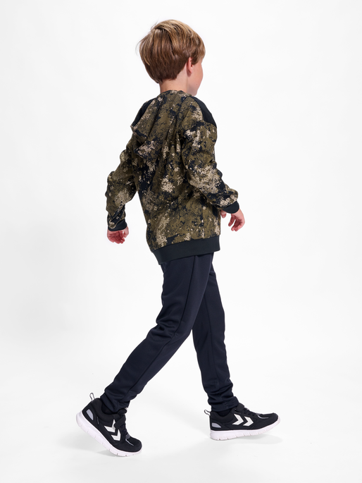 hmlAGGE HOODIE, 2001, model