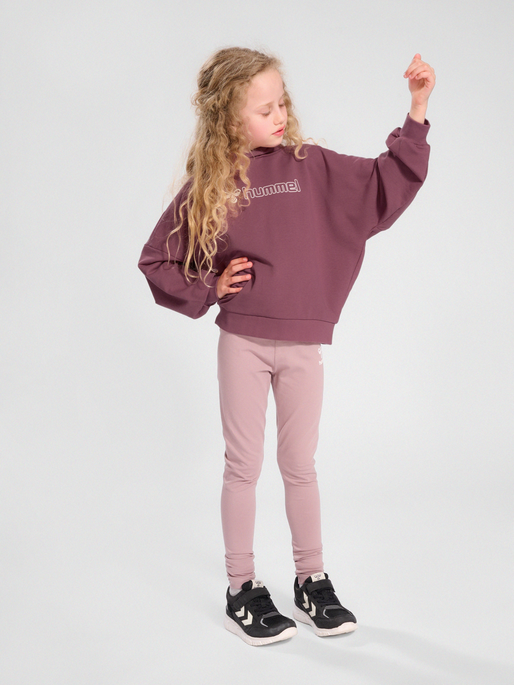 hmlOCTOVA HOODIE, ROSE BROWN, model