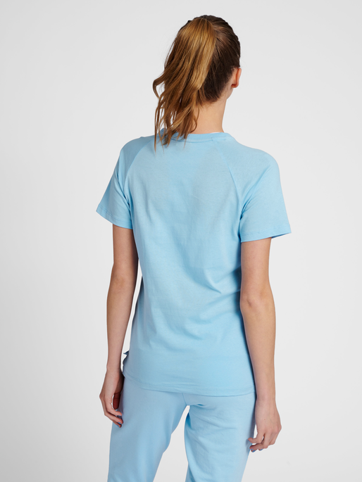 hmlNONI 2.0 T-SHIRT, PLACID BLUE, model