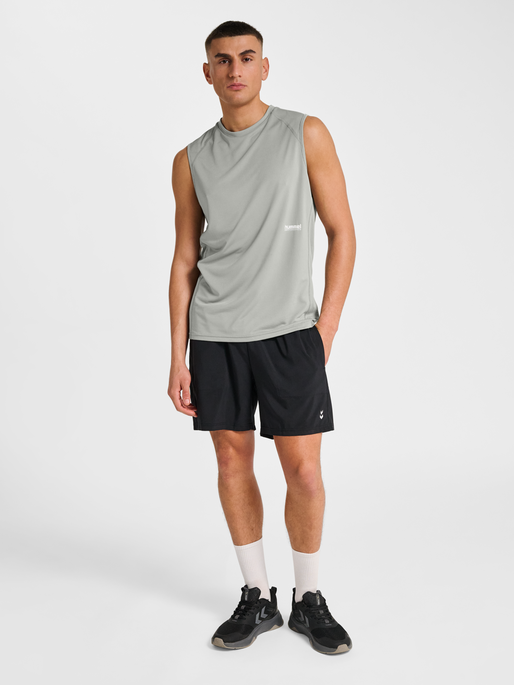 hmlPULSE WORKOUT TANK TOP, BELGIAN BLOCK, model