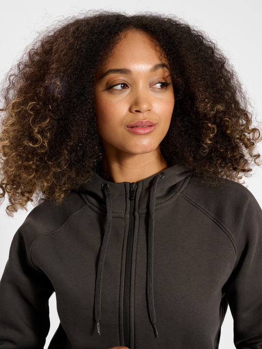 hmlRED HEAVY ZIP HOODIE WOMAN, RAVEN, model