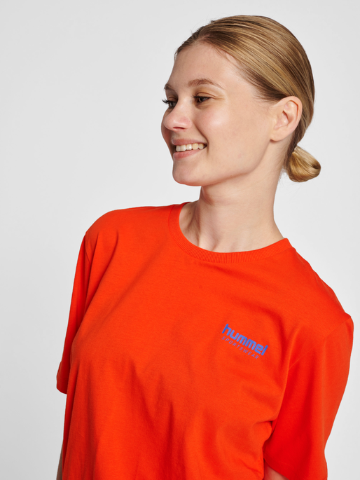 hmlLGC JOSE T-SHIRT, ORANGE.COM, model