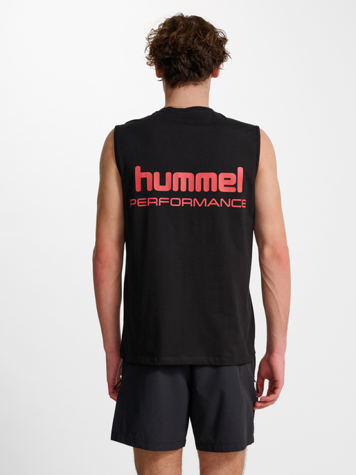 hmlHIIT MUSCLE TANK TOP, BLACK, model
