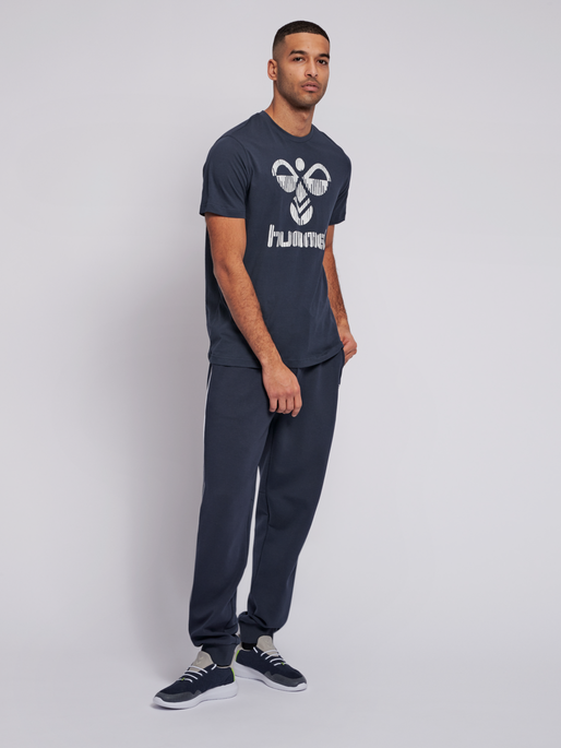 hmlVALTER T-SHIRT S/S, 1009, model