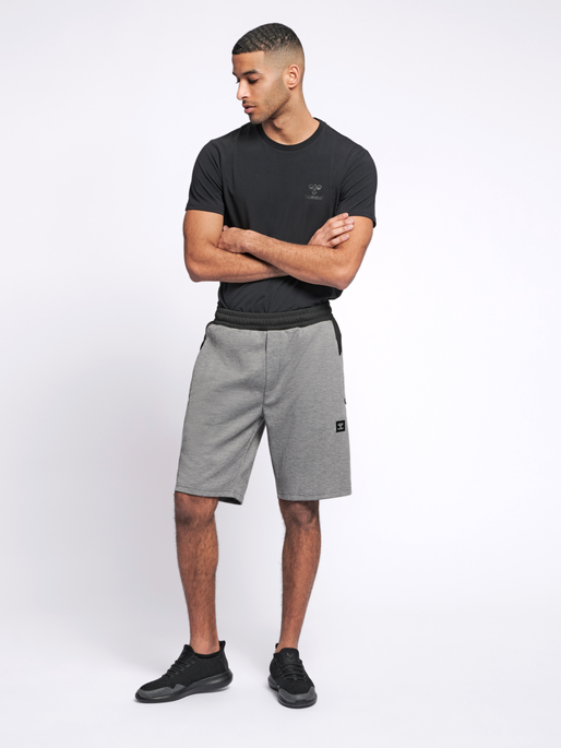 hmlTROPPER SHORTS, GREY MELANGE, model