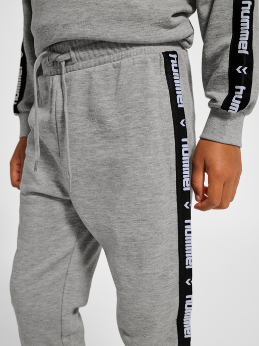 hmlJR DANCE SWEATPANTS, GREY MELANGE, model