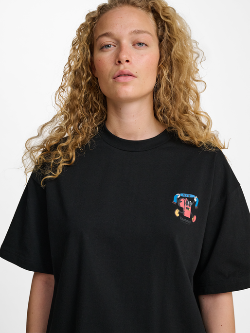 hmlLOOSE T-SHIRT S/S WHISTLE, BLACK, model
