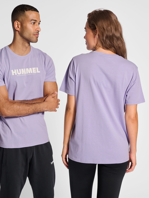 hmlLEGACY T-SHIRT, HEIRLOOM LILAC, model