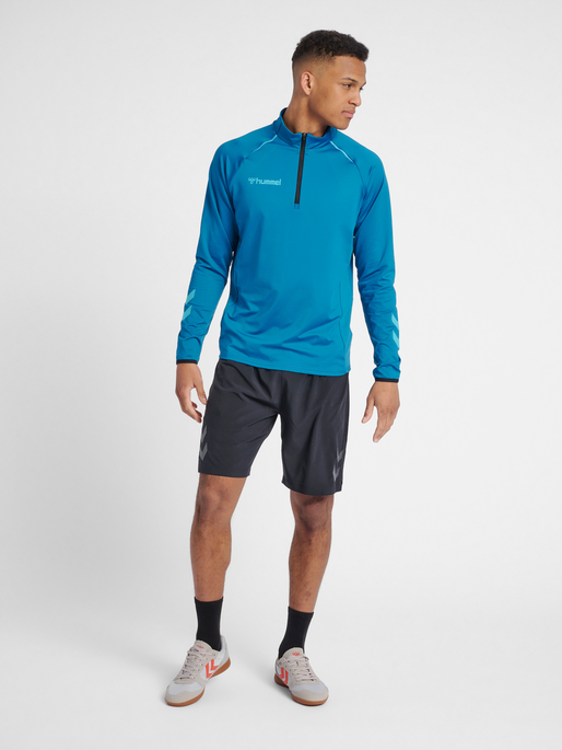 hmlAUTHENTIC PRO HALF ZIP SWEAT, CELESTIAL, model