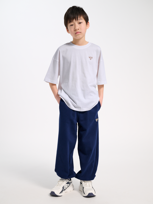 hmlJR SILLY S/S BOXY T-SHIRT SOLID, BRIGHT WHITE, model
