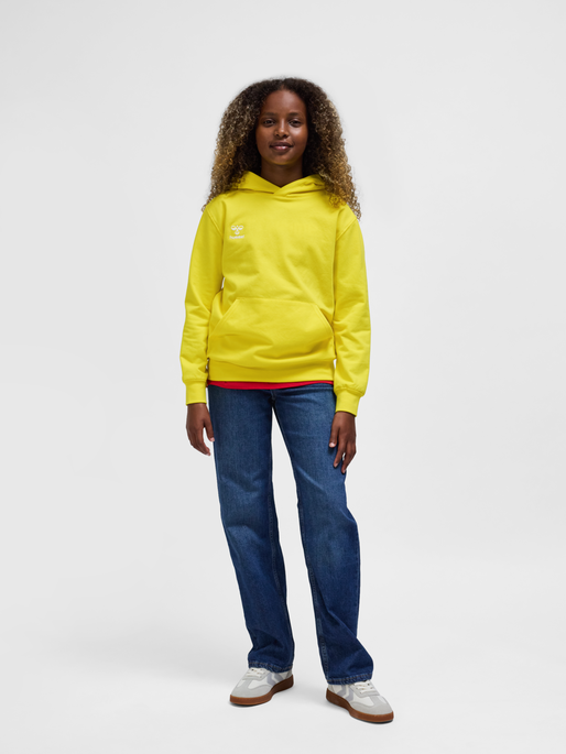 hmlGO 2.0 HOODIE KIDS, BLAZING YELLOW, model